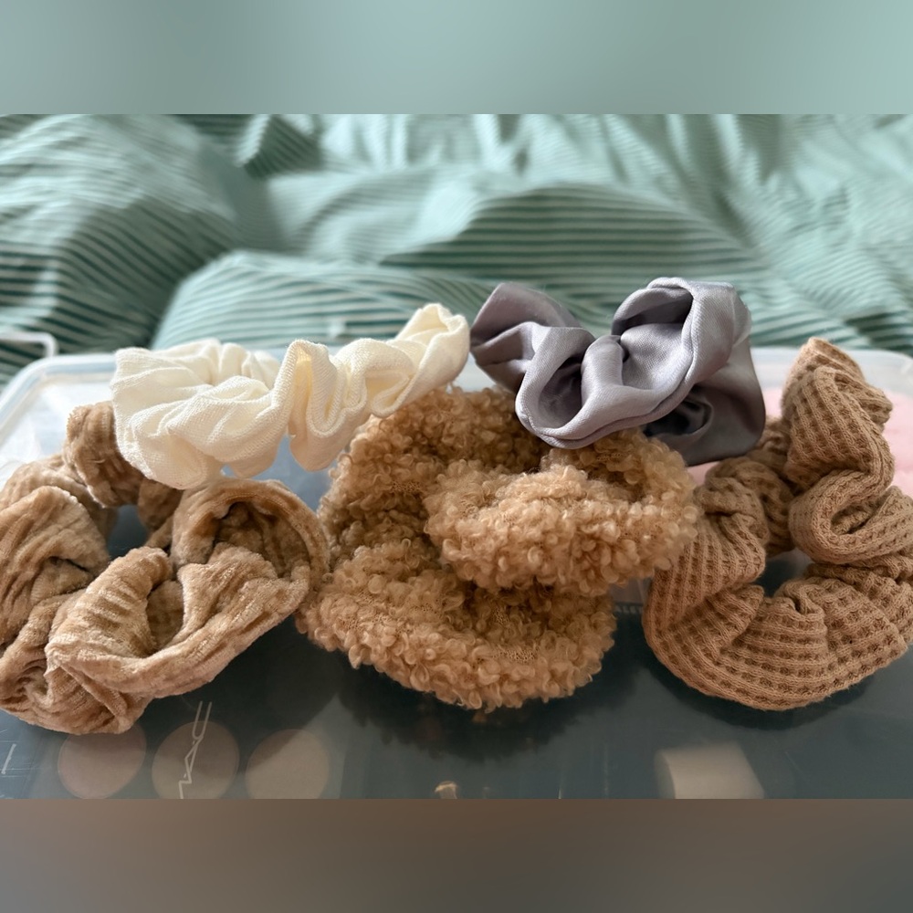 Set of 5 Hair Scrunchies in Neutral Tones